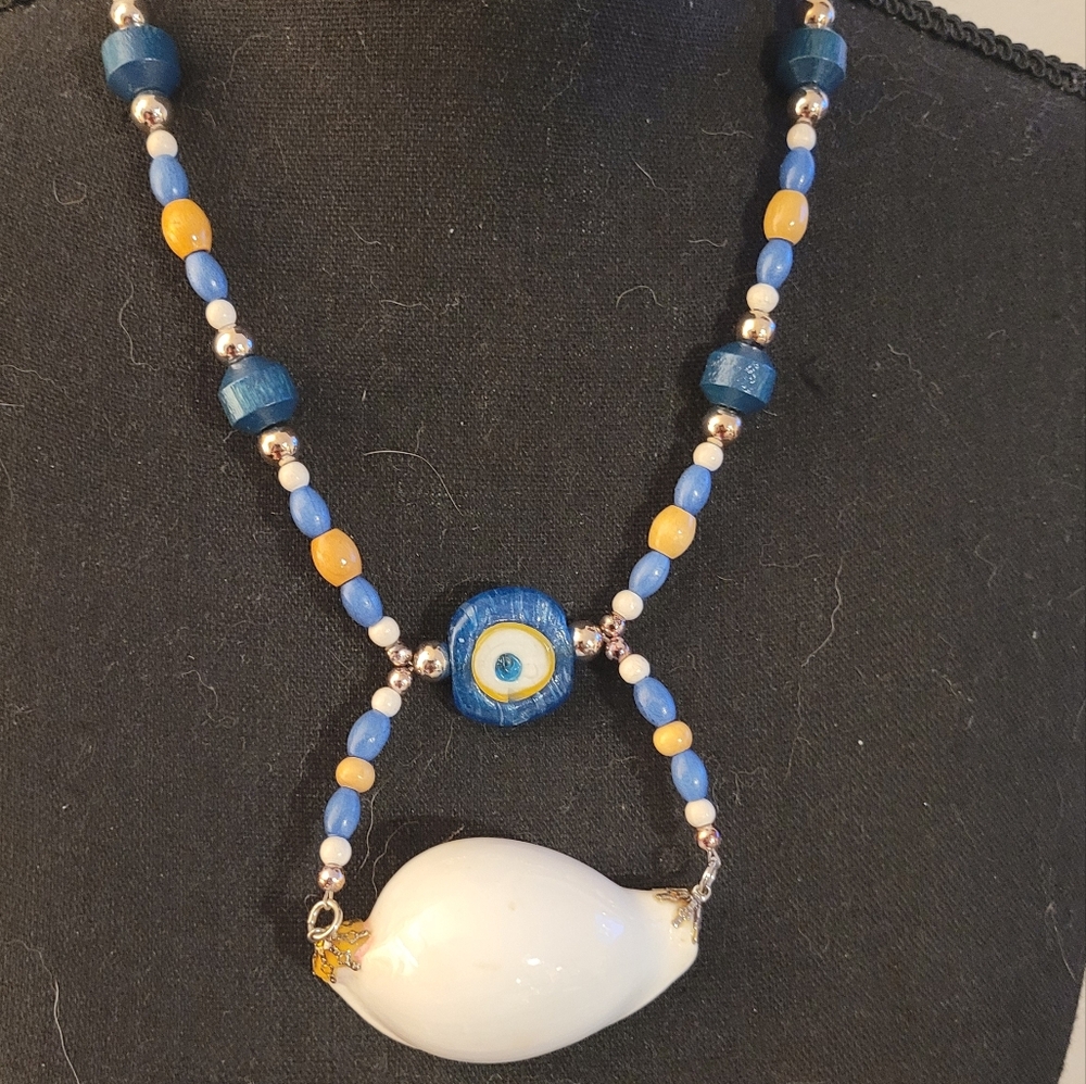 Beaded and shell necklace 24 in S1 120